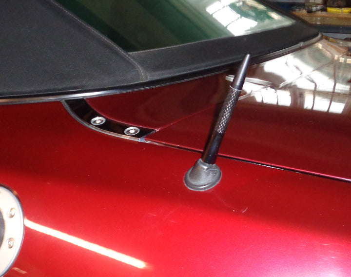 MG6 MG3 MGF MG TF WITH our Extending Aerial in Carbon & Black Finish